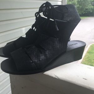 EUC(Worn once) comfy gladiator Wedges